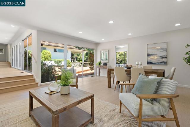 140 Warfield Drive, Moraga CA: https://media.crmls.org/mediaz/d2bce902-ac99-48ef-ae14-9608c72bb6b4.jpg