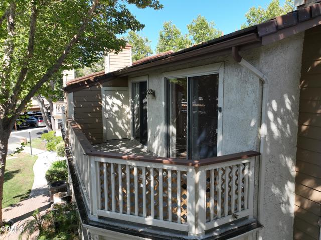2474 Pleasant Way, Thousand Oaks CA: https://media.crmls.org/mediaz/d2bd22fe-3f5d-4bd5-8667-d93601715890.jpg