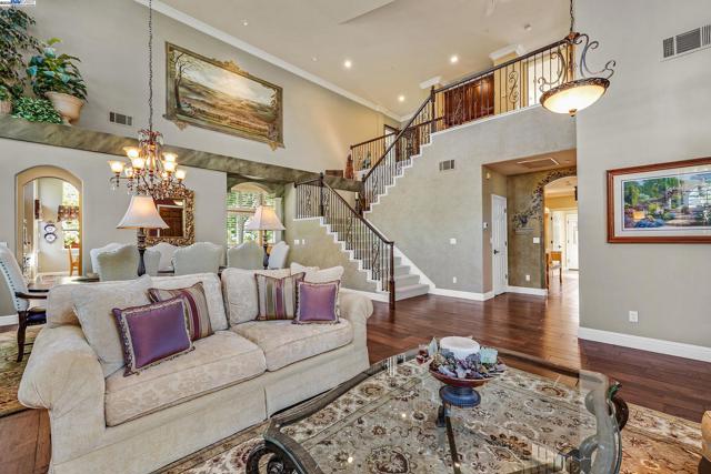 259 Alden Ln, Livermore CA: https://media.crmls.org/mediaz/d2bd9983-fd87-4b8b-bff4-279691f841da.jpg