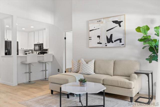 10250 Caminito Cuervo, San Diego CA: https://media.crmls.org/mediaz/d2bec689-7af8-4263-b2f2-b4334589c001.jpg