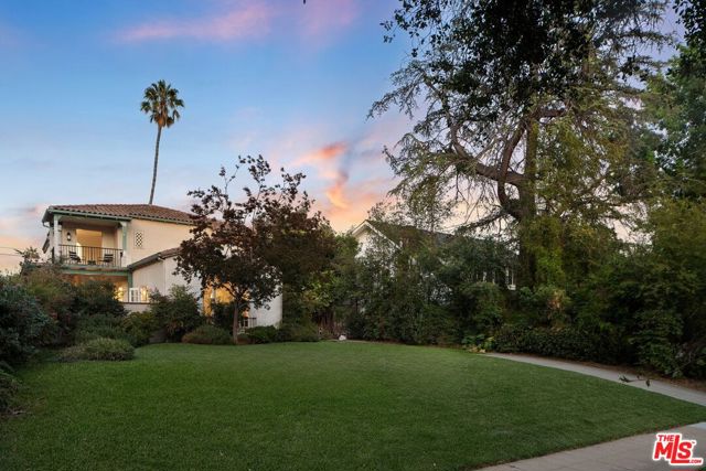 950 N Holliston Avenue, Pasadena CA: https://media.crmls.org/mediaz/d2bf2f5b-7af9-4f78-8ec4-75d13991a4c9.jpg