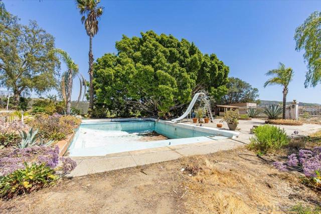 31659 61 Rocking Horse Rd, Escondido CA: https://media.crmls.org/mediaz/d2c004e6-0207-481a-bf57-3fae01afbd29.jpg