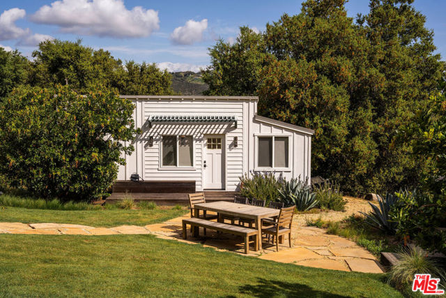 22575 Monte Vista Drive, Topanga CA: https://media.crmls.org/mediaz/d2c10c45-38de-42a2-a7c1-0ba6c71528a5.jpg