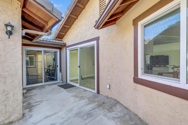 929 Chumash Trail, Vista CA: https://media.crmls.org/mediaz/d2c17ca0-d8f2-4c9a-b56d-5e6b77b0b21a.jpg