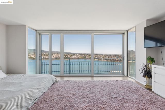 1555 Lakeside Dr, Oakland CA: https://media.crmls.org/mediaz/d2c1bffe-c7ce-4fd9-ba11-bbcda6b8ffbf.jpg