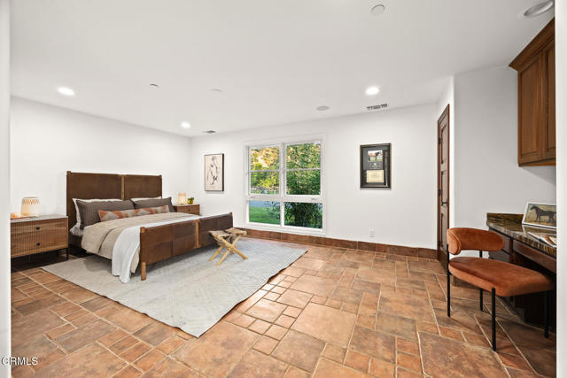 1533 Rancho Avenue, Glendale CA: https://media.crmls.org/mediaz/d2c22afb-688c-45ba-a1e0-2ebc6b37f7de.jpg