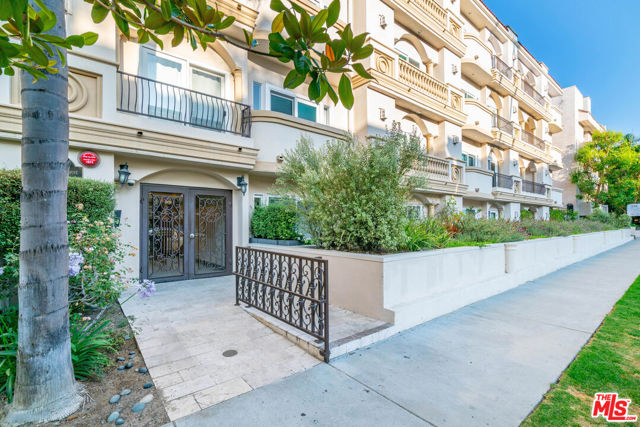 118 S Clark Drive, West Hollywood CA: https://media.crmls.org/mediaz/d2c22d87-c220-49e4-8136-4bb83b6ecbaa.jpg