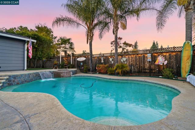 7519 Driftwood Way, Pleasanton CA: https://media.crmls.org/mediaz/d2c28164-f1ca-4a23-961a-fb813bd96ecc.jpg