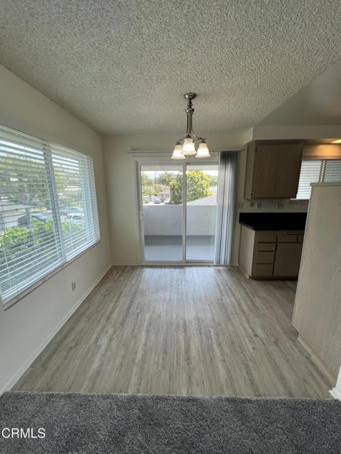 2943 Lexington Drive, Ventura CA: https://media.crmls.org/mediaz/d2c37975-6194-4483-9111-9828f51671ee.jpg
