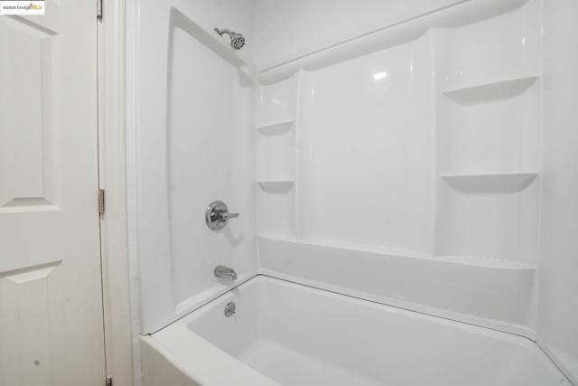 Bathroom with shower / bathtub combination