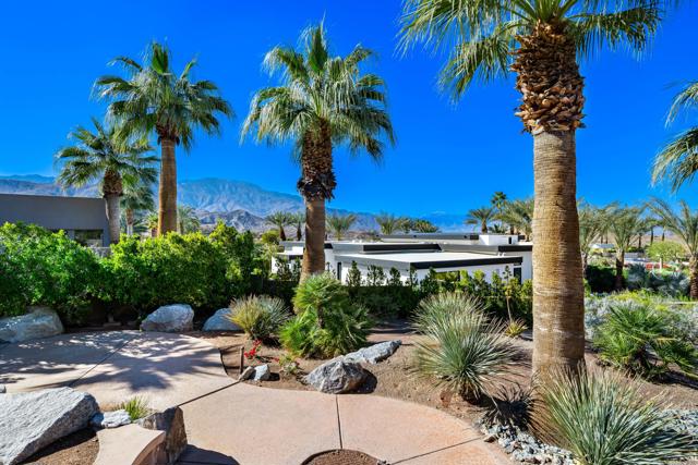 45 Mirada Circle, Rancho Mirage CA: https://media.crmls.org/mediaz/d2c3a3b8-1978-4191-84cf-febd8c6880b3.jpg
