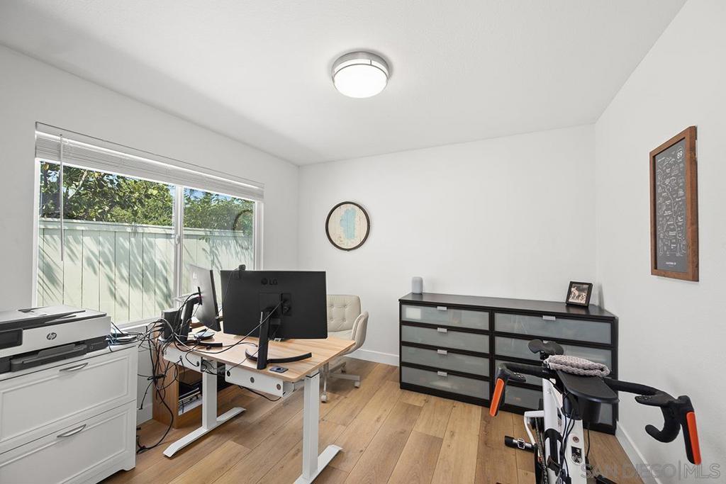 MLS #250033670SD img 19