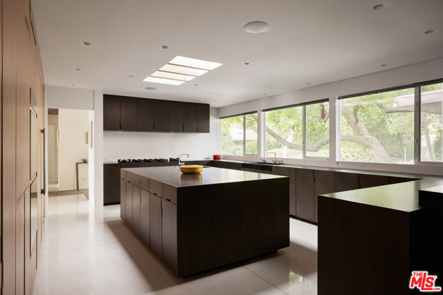 3970 Archdale Road, Encino CA: https://media.crmls.org/mediaz/d2c4b5ae-00bc-4ac7-8a76-3e8d5d0968cc.jpg