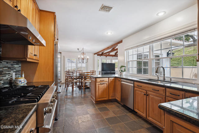 566 Rancho Road, Thousand Oaks CA: https://media.crmls.org/mediaz/d2c4e811-ed02-4b3f-a05b-1a842843d1f3.jpg