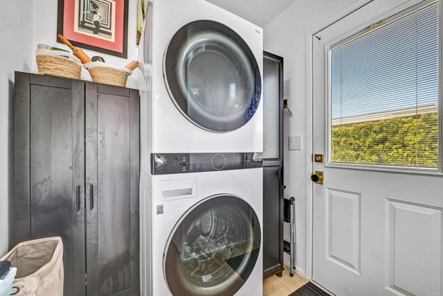 6503 Friendly Place, Carlsbad CA: https://media.crmls.org/mediaz/d2c51155-32fd-49c9-95fa-67f77c5e8d29.jpg