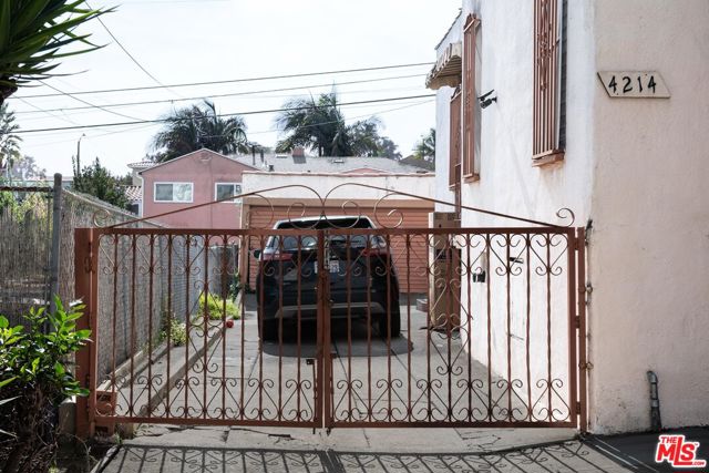 4214 W Slauson Avenue, Los Angeles CA: https://media.crmls.org/mediaz/d2c54522-9e56-46e1-9bd9-3f0e8278db51.jpg