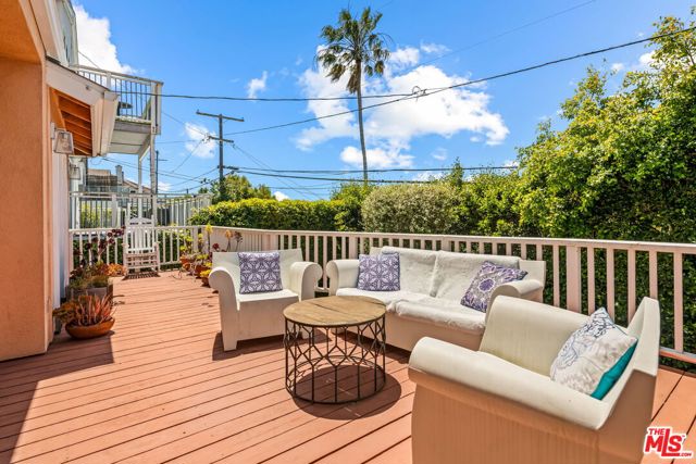 8221 Delgany Avenue, Playa del Rey CA: https://media.crmls.org/mediaz/d2c54fd1-587a-448c-b216-8ecd41fea30f.jpg