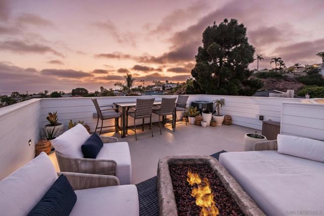1041 Van Nuys St, San Diego CA: https://media.crmls.org/mediaz/d2c5a211-06b5-4033-83a8-083afbc924e5.jpg