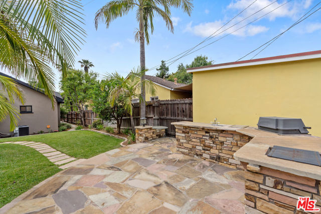 1865 E Villa Street, Pasadena CA: https://media.crmls.org/mediaz/d2c5c1d7-fd2d-41c6-940a-fb02920a14b9.jpg