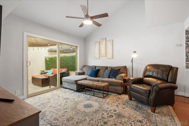 10212 Caminito Pitaya, San Diego CA: https://media.crmls.org/mediaz/d2c63f94-f0cf-4be8-b445-20c992193ffb.jpg