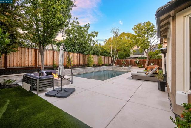 139 Shelterwood Ln, Danville CA: https://media.crmls.org/mediaz/d2c774a7-a1d6-4126-8013-fba97158894e.jpg