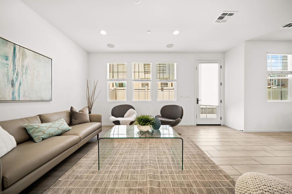 MLS #250027413SD img 12