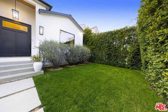 123 S Kilkea Drive, Los Angeles CA: https://media.crmls.org/mediaz/d2c7db7a-a923-44fa-8856-ac52e5f7706a.jpg