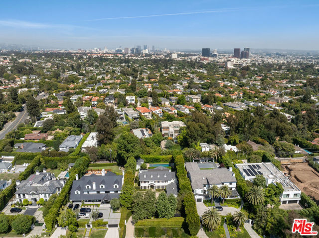 130 S Cliffwood Avenue, Los Angeles CA: https://media.crmls.org/mediaz/d2c81cfc-d32e-4ef6-9f50-065d596e62ff.jpg