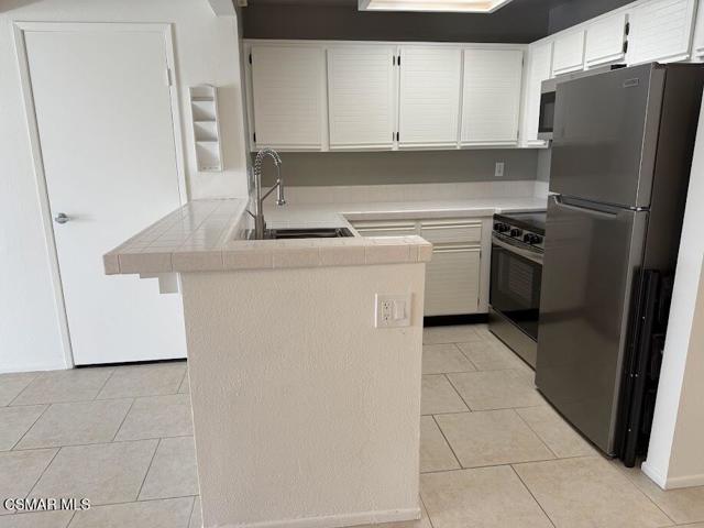1190 Tivoli Lane, Simi Valley CA: https://media.crmls.org/mediaz/d2c8d23e-3b39-4192-85c1-be6ce4d525ed.jpg