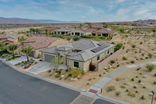 80 Zinfandel, Rancho Mirage CA: https://media.crmls.org/mediaz/d2c90568-aa4d-430a-be0f-5f4a28e490a7.jpg