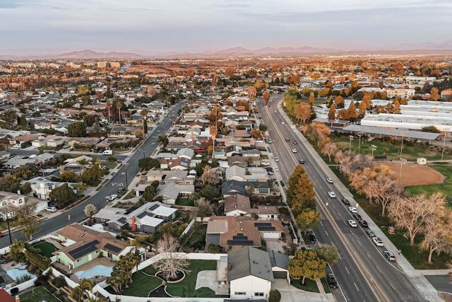 3624 Governor Dr, San Diego CA: https://media.crmls.org/mediaz/d2c986ae-65b4-4cff-8d9c-80d033b7963b.jpg