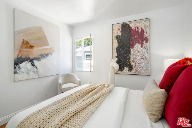3340 Cardiff Avenue, Los Angeles CA: https://media.crmls.org/mediaz/d2c9ffcc-4f9e-47a1-9a15-e0da8ecf134d.jpg