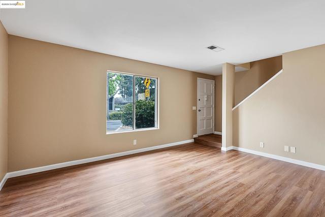 3300 Northwood Dr, Concord CA: https://media.crmls.org/mediaz/d2ca6dfa-d637-43f1-b682-e1ab53d8da04.jpg