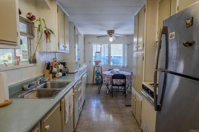 Detail Gallery Image 8 of 29 For 351 E Bradley Ave #48,  El Cajon,  CA 92021 - 2 Beds | 1 Baths