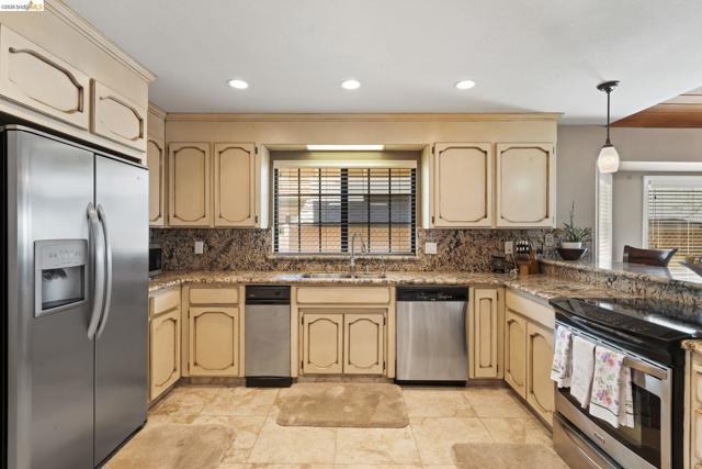 Image 8 of 39 For 5621 Starboard Dr