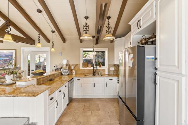 10013 Pandora Drive, La Mesa CA: https://media.crmls.org/mediaz/d2cb556d-f706-4a14-a9ab-ebf367f3a120.jpg