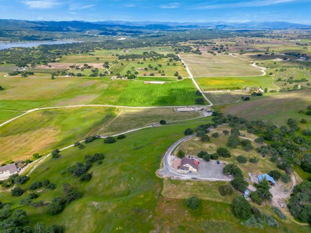 70500 Bradley Lockwood Road, Lockwood CA: https://media.crmls.org/mediaz/d2cb78c2-a4ae-4dd0-a7cd-fd68d504cac4.jpg