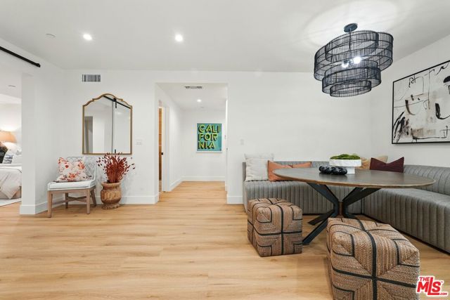 913 913 1/2 N Beverly Glen Boulevard, Bel Air CA: https://media.crmls.org/mediaz/d2cbf86a-980e-4bbd-958d-200139b8b310.jpg