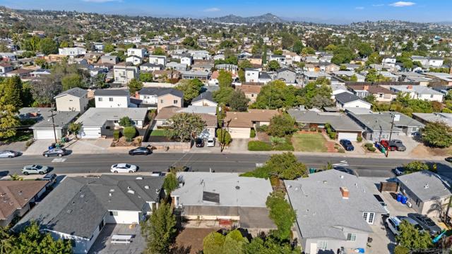 5220 E Falls View, San Diego CA: https://media.crmls.org/mediaz/d2cc5109-f63e-4839-8b30-22231051d1e7.jpg
