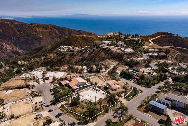 23316 W Bocana Street, Malibu CA: https://media.crmls.org/mediaz/d2cd0c78-cc82-4a64-badb-ecd4fb454df6.jpg