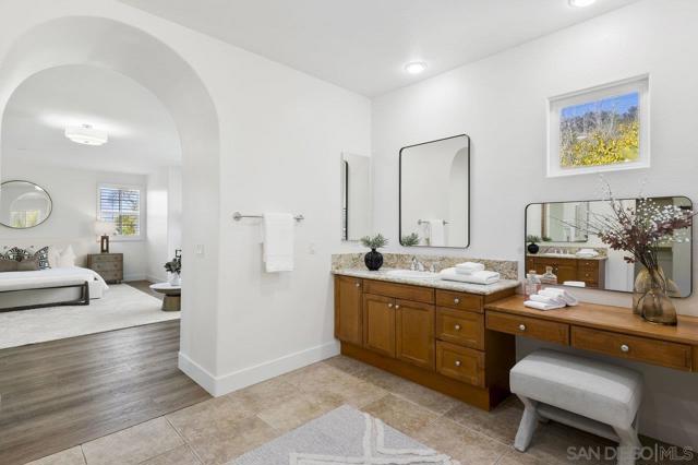 11649 Thistle Hill Pl, San Diego CA: https://media.crmls.org/mediaz/d2cd61a1-e4ca-4f86-805a-8bfda13b5991.jpg