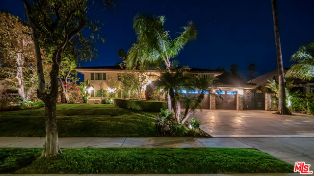 10801 Bothwell Road, Chatsworth CA: https://media.crmls.org/mediaz/d2cda55d-a93d-4567-9fb0-bba57e20156f.jpg