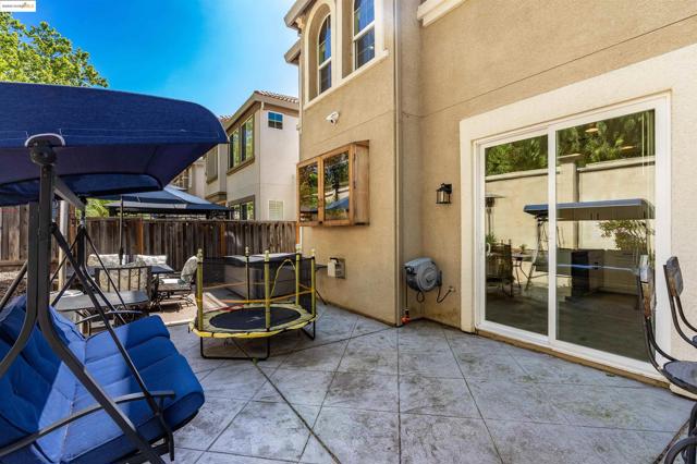 569 Primitivo Ct, Fairfield CA: https://media.crmls.org/mediaz/d2ce2e94-a168-4d1d-9596-9175c111859c.jpg
