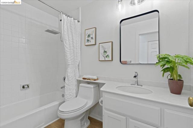 Image 29 of 32 For 4493 Montgomery St  6