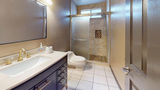 46461-Mesa-Verde-Trail-Bathroom 1
