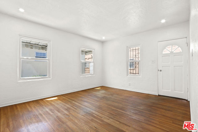 8521 Saturn Street, Los Angeles CA: https://media.crmls.org/mediaz/d2cf92d9-e55f-4e10-8500-1d194ce28347.jpg
