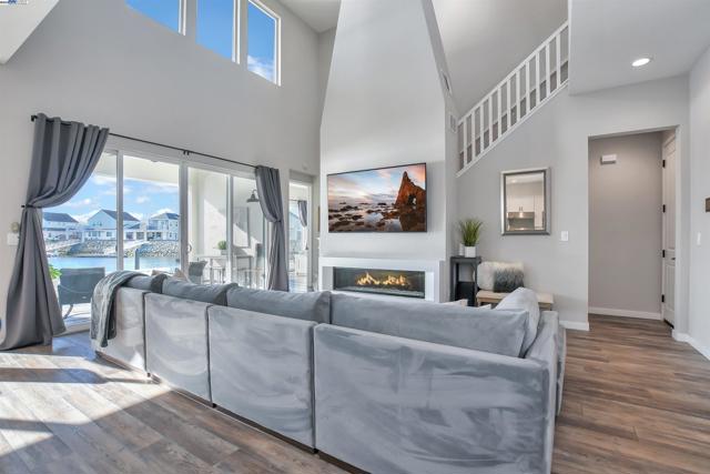 30 Grey Whale Pl, Bethel Island CA: https://media.crmls.org/mediaz/d2d03daf-22dd-4126-9904-6780093fd79f.jpg