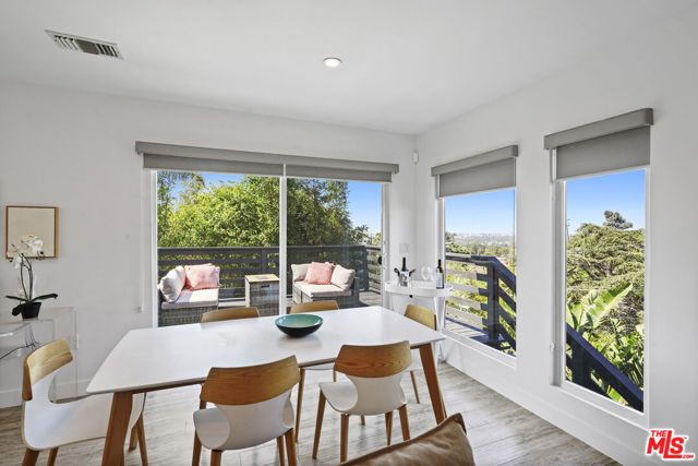 5549 Onacrest Drive, Los Angeles CA: https://media.crmls.org/mediaz/d2d05950-fabd-4c96-9f04-cd561bac5322.jpg