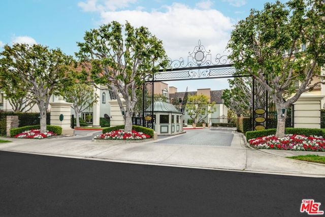 10112 EMPYREAN Way, Los Angeles CA: https://media.crmls.org/mediaz/d2d0924f-0342-4e05-aafc-37552550700a.jpg