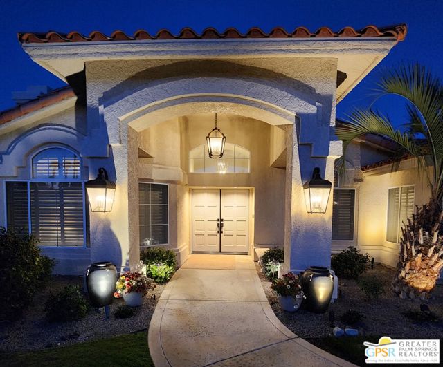 36660 Palm Court, Rancho Mirage CA: https://media.crmls.org/mediaz/d2d0b01d-9704-401b-8fc5-2cbc992fbaea.jpg